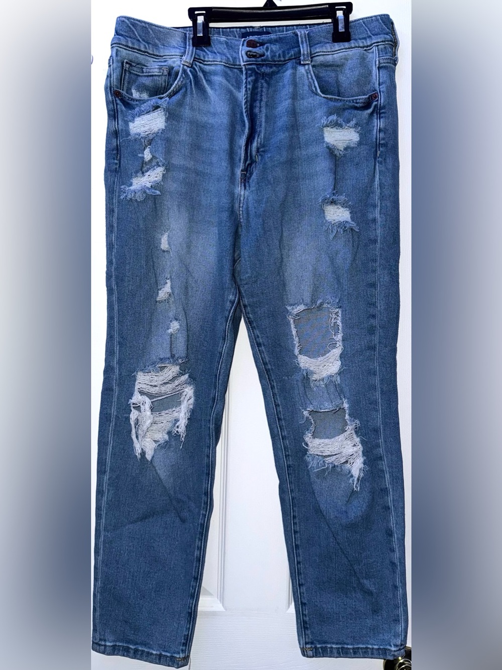 Arizona Jean Company Distressed Blue Ripped Jeans